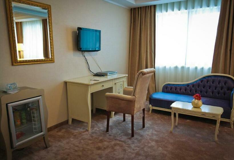 اتاق سوپریور, Roman By Dumbrava Business Resort