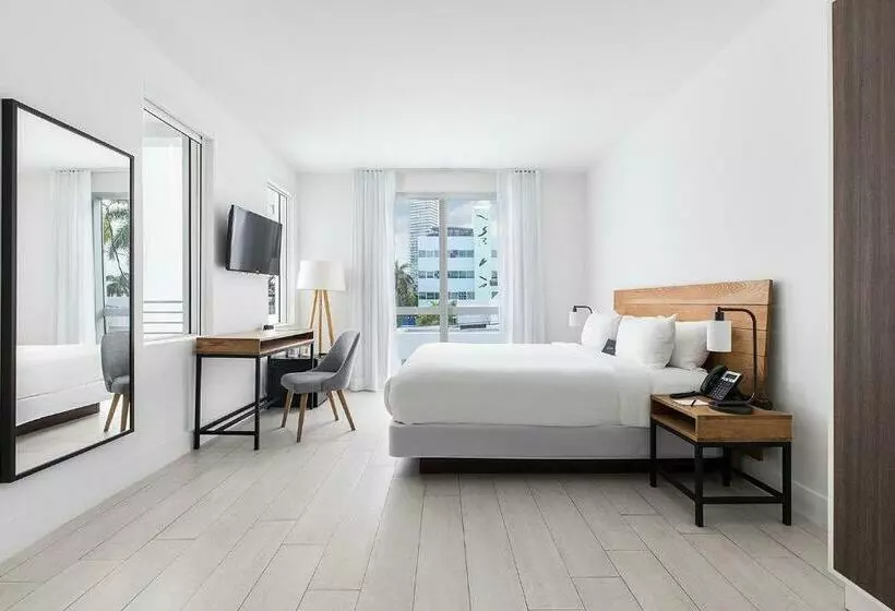 クラブルーム, The Meridian Hotel Miami Beach