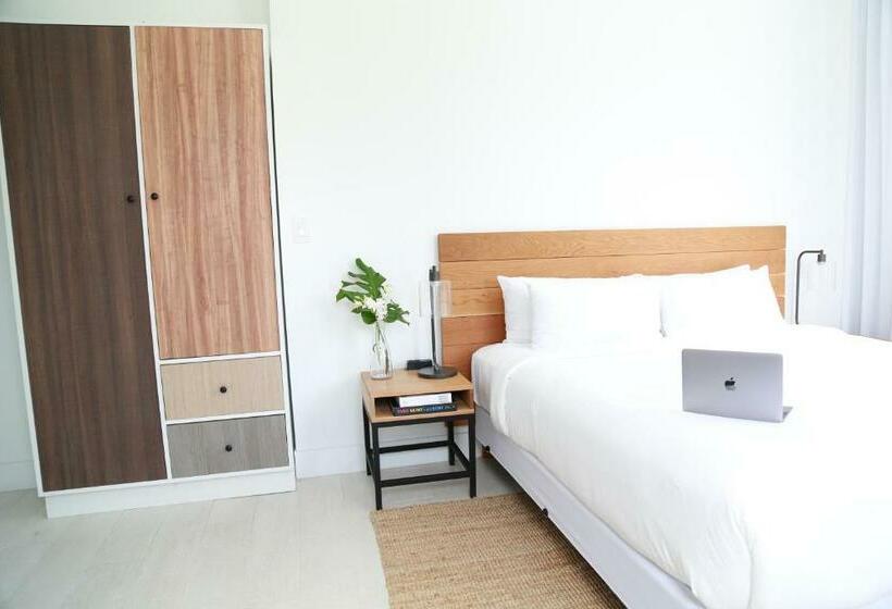 חדר קלאב, The Meridian Hotel Miami Beach