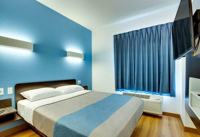 Номер Deluxe, Motel 6 Poplar Bluff, Mo