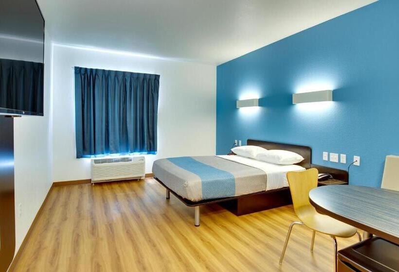 장애인을 위한 스탠다드 룸, Motel 6 Poplar Bluff, Mo