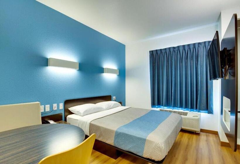 디럭스 스위트, Motel 6 Poplar Bluff, Mo