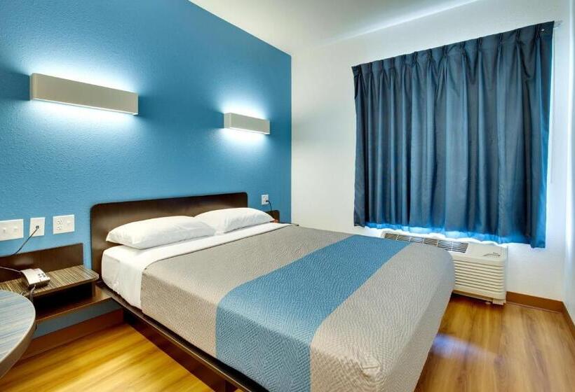 스탠다드 스튜디오, Motel 6 Poplar Bluff, Mo