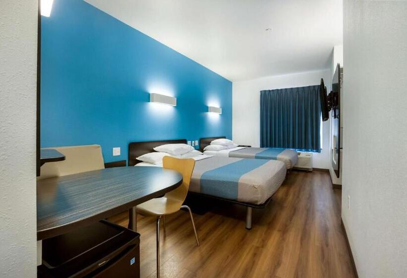 디럭스 스위트, Motel 6 Poplar Bluff, Mo