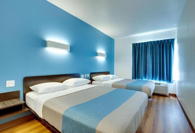 장애인을 위한 스탠다드 룸, Motel 6 Poplar Bluff, Mo