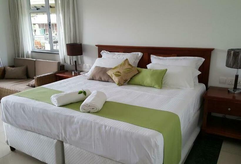 استودیوی استاندارد, Bambous River Lodge