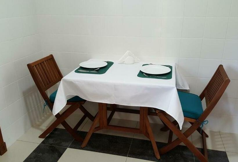 استودیوی استاندارد, Bambous River Lodge