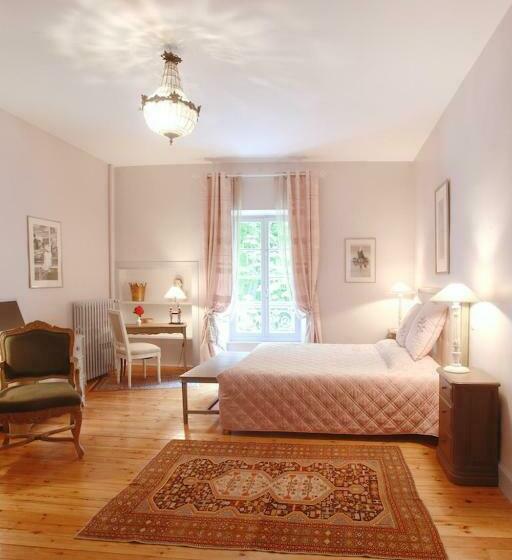 غرفة قياسية, Château De La Prade