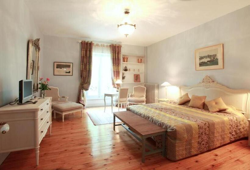 غرفة قياسية, Château De La Prade