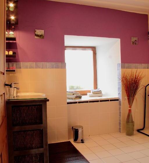 Standard room with outdoor bath, La Pierre Trouée Chambre D Hôtes