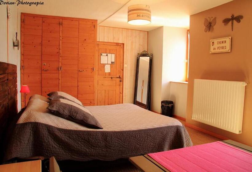 Standard room with outdoor bath, La Pierre Trouée Chambre D Hôtes