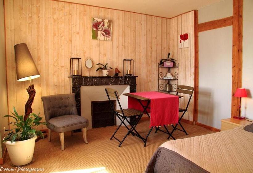 Standard room with outdoor bath, La Pierre Trouée Chambre D Hôtes