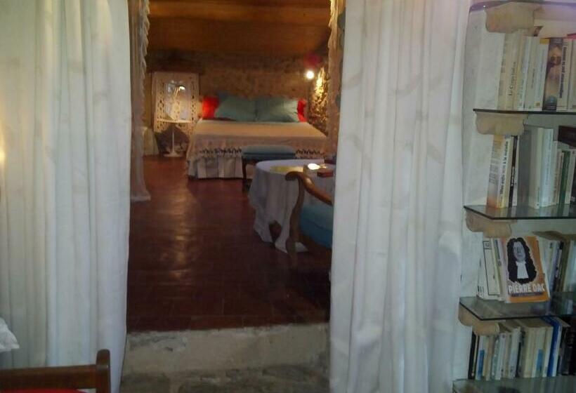 غرفة عائلية, Riverside Home Cottage