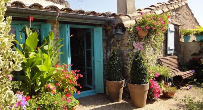 غرفة عائلية, Riverside Home Cottage