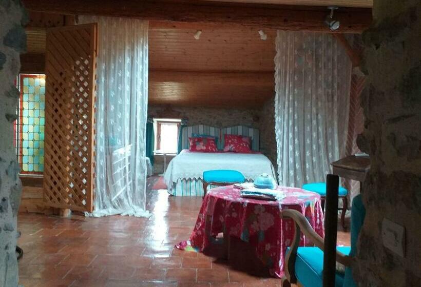 غرفة عائلية, Riverside Home Cottage