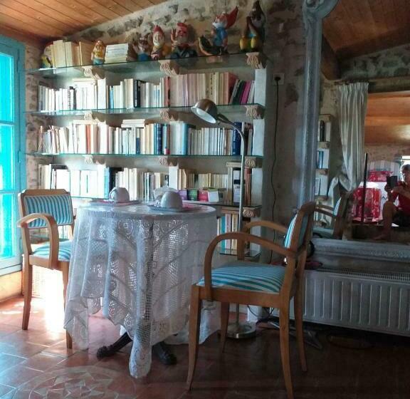 غرفة عائلية, Riverside Home Cottage