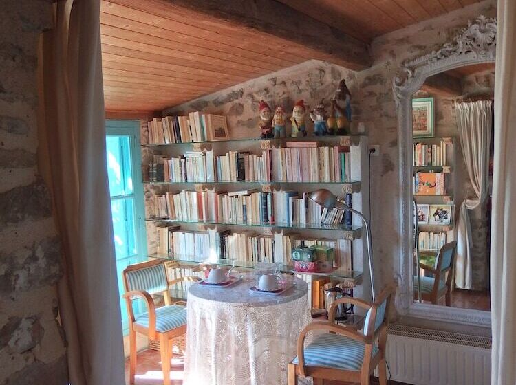 غرفة قياسية, Riverside Home Cottage