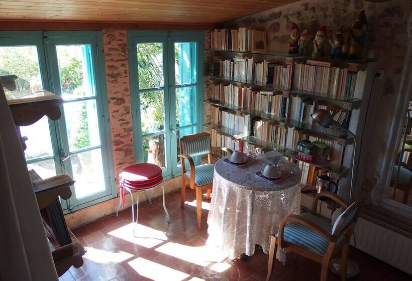 غرفة قياسية, Riverside Home Cottage