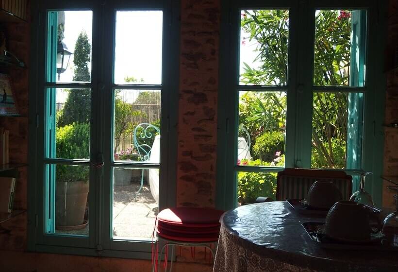 غرفة قياسية, Riverside Home Cottage