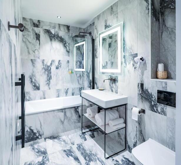 Superior room with lake view, Le Bel Abri