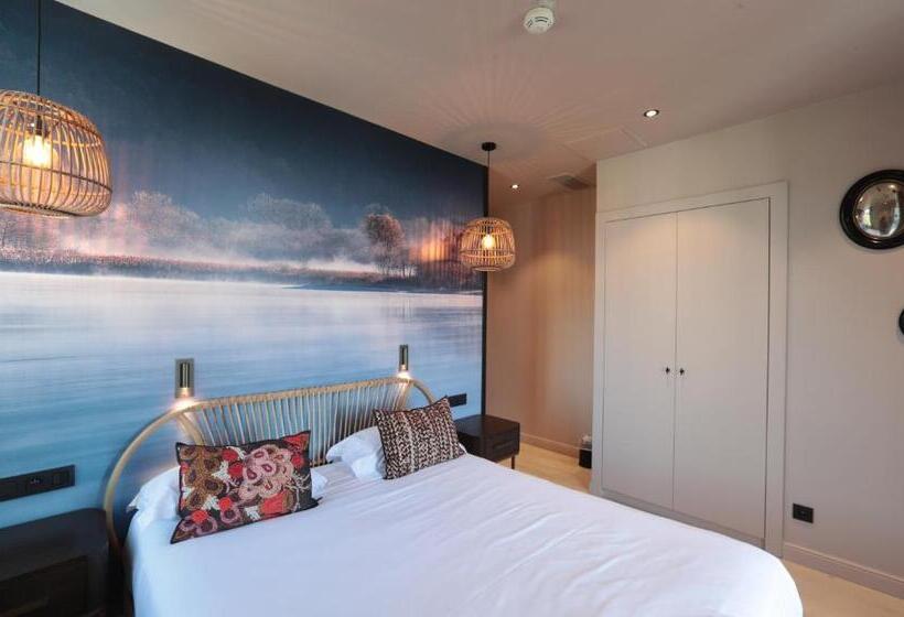 Superior room with lake view, Le Bel Abri