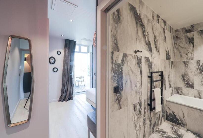 Superior room with lake view, Le Bel Abri