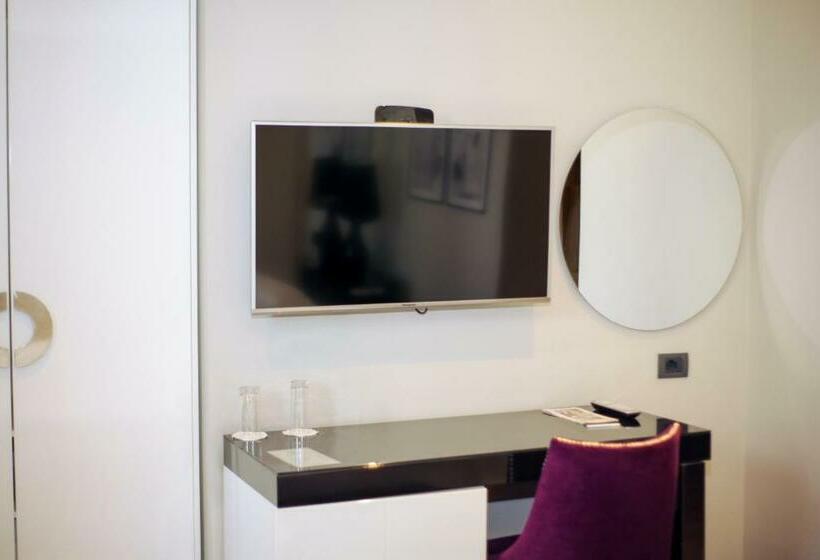 חדר סטנדרט, Senator