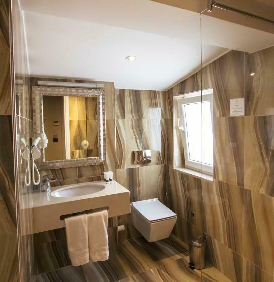 חדר סטנדרט, Senator