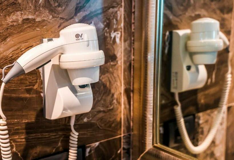 חדר סטנדרט, Senator