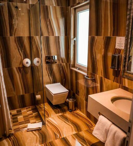 חדר סטנדרט, Senator