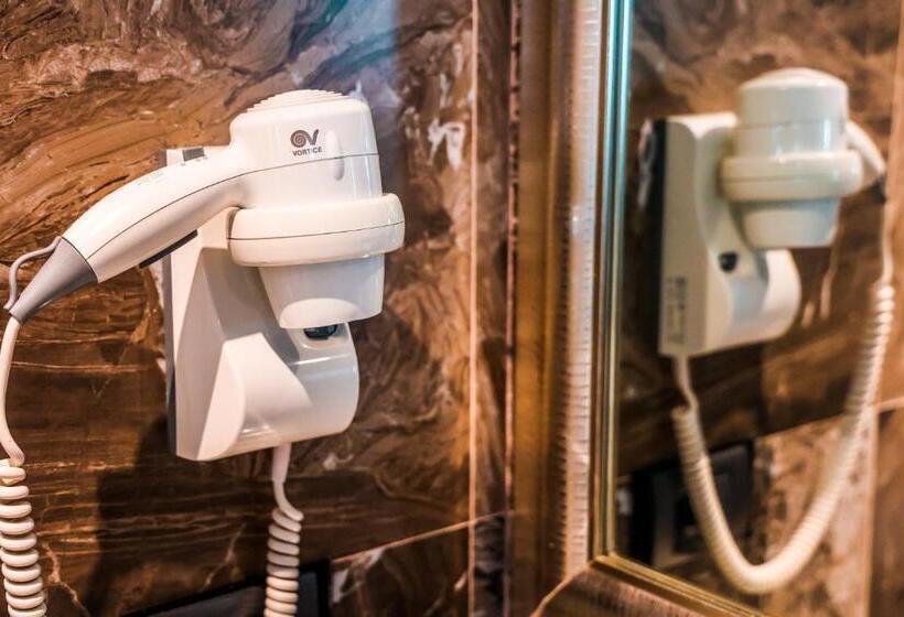 חדר סופריור עם מרפסת, Senator