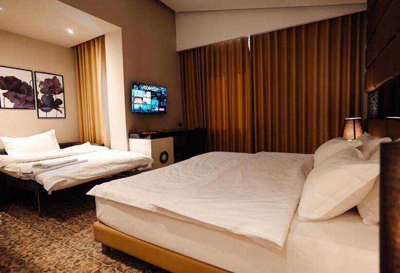 חדר סופריור, Senator