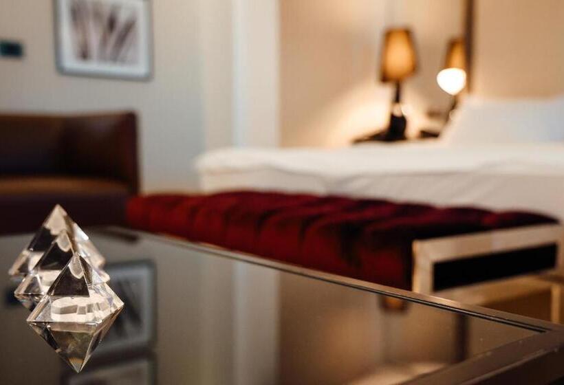 חדר דלוקס, Senator