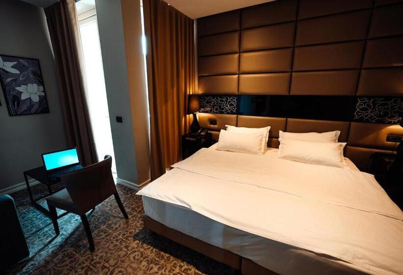 חדר סטנדרט, Senator