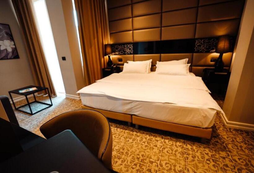 חדר סטנדרט, Senator