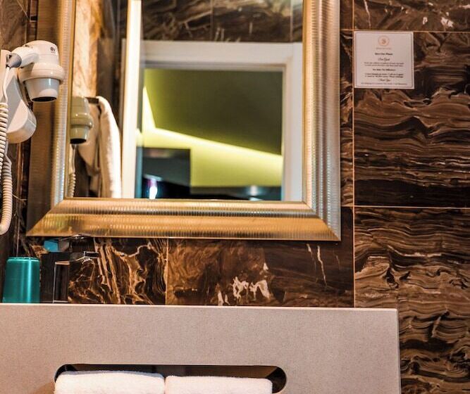 חדר סטנדרט, Senator