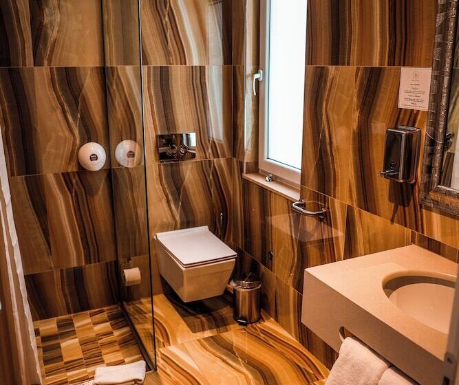 חדר סטנדרט, Senator