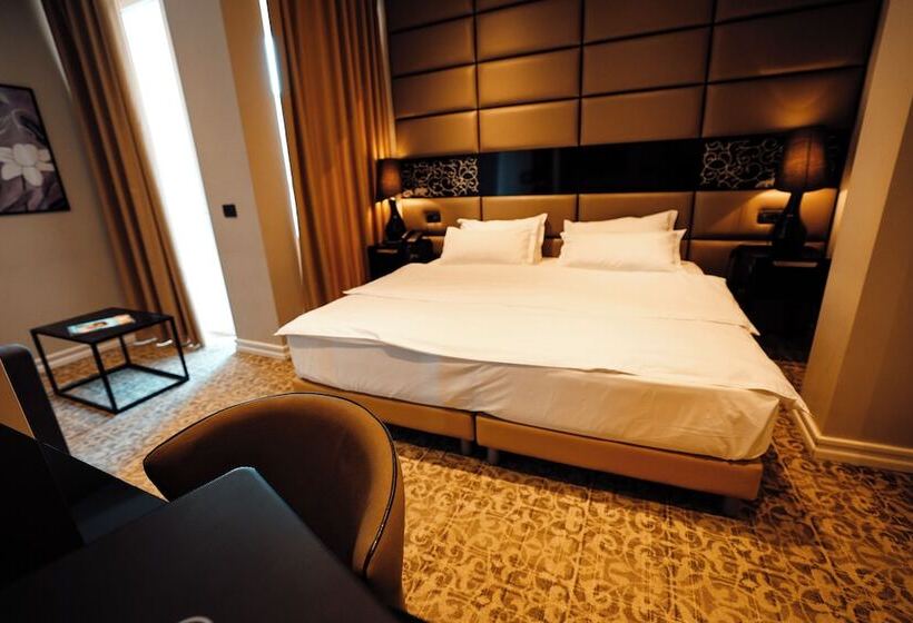 חדר סטנדרט, Senator