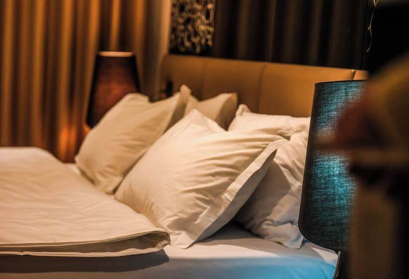 חדר סטנדרט, Senator