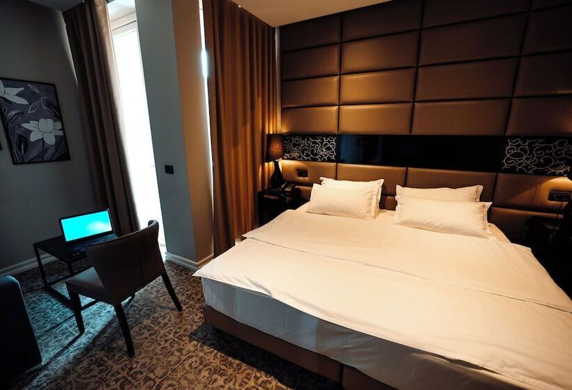 חדר סטנדרט, Senator