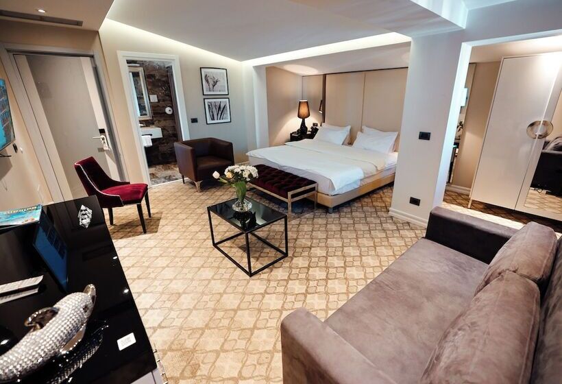 חדר סופריור, Senator