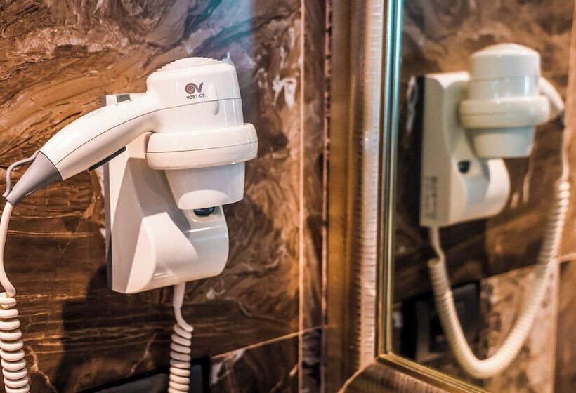 חדר סופריור עם מרפסת, Senator