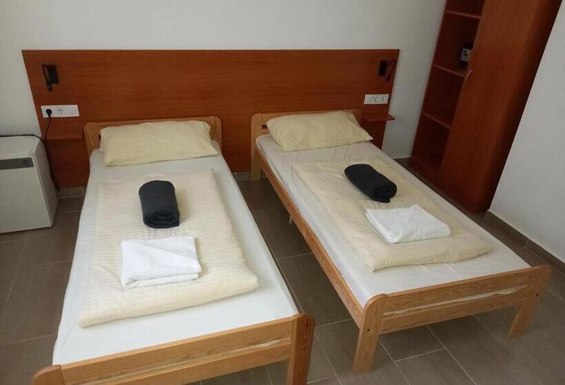 شقة غرفة واحدة, öreg Tó Youth Hostel