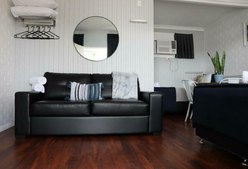 家庭间, Almare Tourist Motel