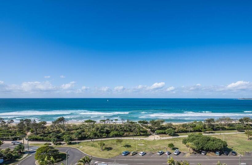 1 Bedroom Penthouse Apartment, Beach On Sixth