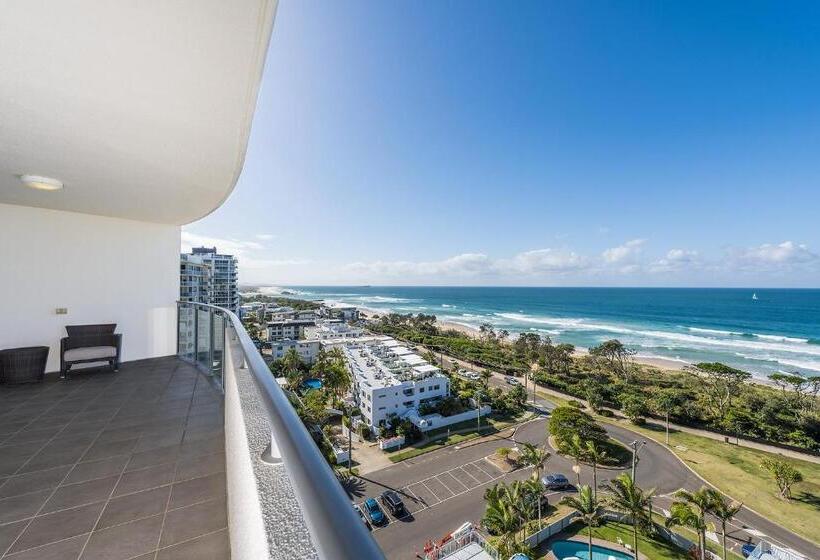 1 Bedroom Penthouse Apartment, Beach On Sixth