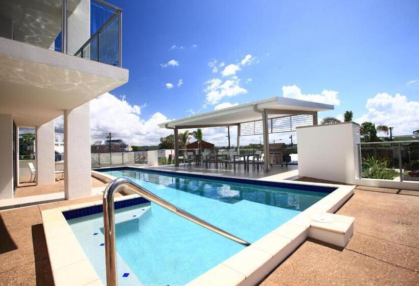 1 Bedroom Penthouse Apartment, Beach On Sixth