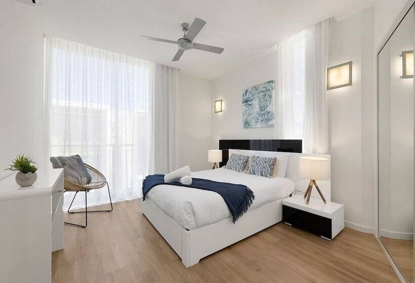 1 Bedroom Penthouse Apartment, Beach On Sixth