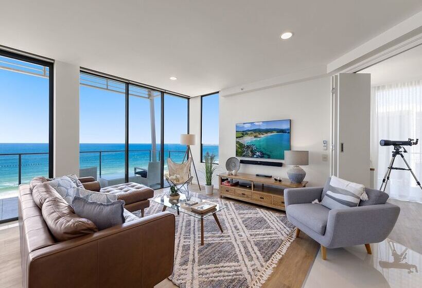 1 Bedroom Penthouse Apartment, Beach On Sixth