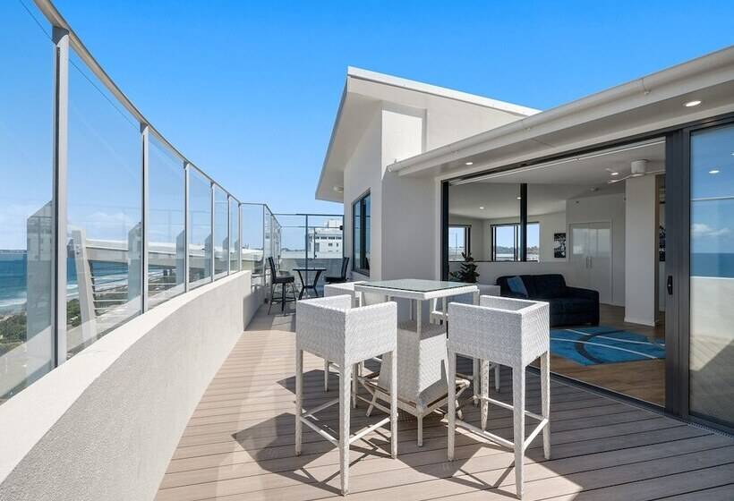 1 Bedroom Penthouse Apartment, Beach On Sixth